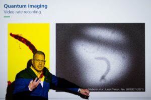 Erfurt , 250423 , 15. Erfurter TechnologieDialog

Im Bild: Prof. Dr. Andreas Tünnermann, Direktor des Fraunhofer-Instituts für Angewandte Optik und Feinmechanik (IOF)

Foto: Steve Bauerschmidt